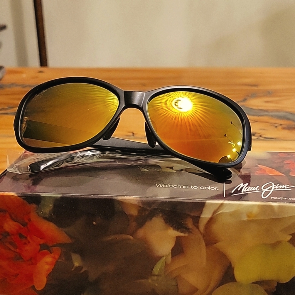 Maui Jim Sunglasses, Case and Cleaning Cloth.